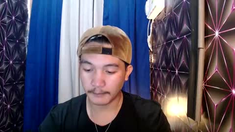 Snapshot of hunkylloyd chatting on 12.22.24 hunkylloyd online show from 12.22.24