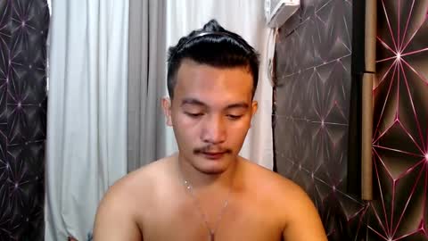 Snapshot of hunkylloyd chatting on 02.19.25 hunkylloyd online show from 02.19.25