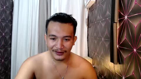 Snapshot of hunkylloyd chatting on 02.23.25 hunkylloyd online show from 02.23.25