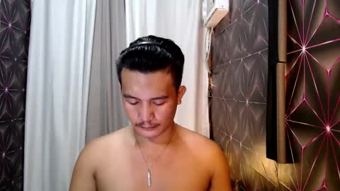 Snapshot of hunkylloyd chatting on 02.28.25 hunkylloyd online show from 02.28.25