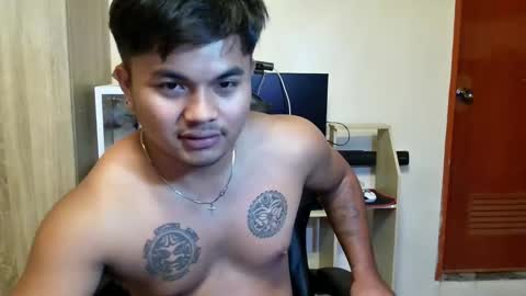 Snapshot of hunkyzeus chatting on 04.24.26 hunkyzeus online show from 04.24.26