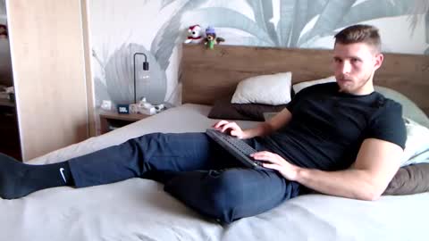 Hunter Bridges online show from 01.04.25