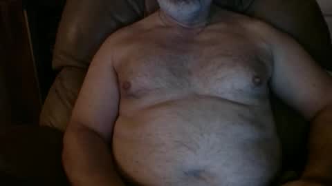 Snapshot of huntermark1 chatting on 12.20.25 huntermark1 online show from 12.20.25