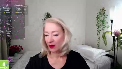 Snapshot of hunters_woman chatting on 09.29.25 Irena online show from 09.29.25