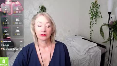 Snapshot of hunters_woman chatting on 10.15.25 Irena online show from 10.15.25