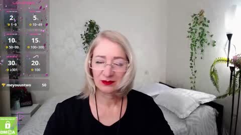 Snapshot of hunters_woman chatting on 10.16.25 Irena online show from 10.16.25