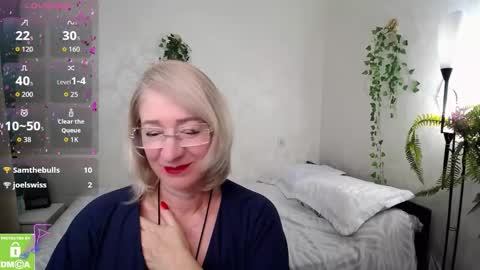 Snapshot of hunters_woman chatting on 10.17.25 Irena online show from 10.17.25