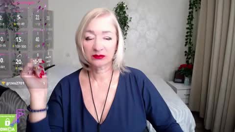 Snapshot of hunters_woman chatting on 10.27.25 Irena online show from 10.27.25