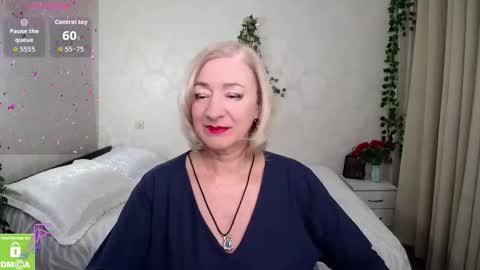 Snapshot of hunters_woman chatting on 11.16.25 Irena online show from 11.16.25