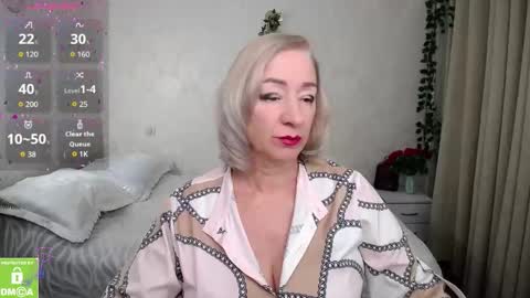 Snapshot of hunters_woman chatting on 11.17.25 Irena online show from 11.17.25