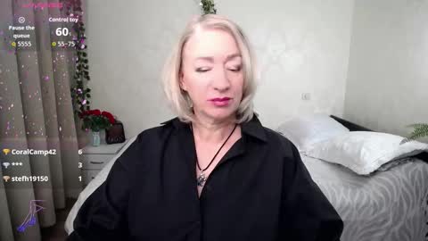 Snapshot of hunters_woman chatting on 11.23.25 Irena online show from 11.23.25