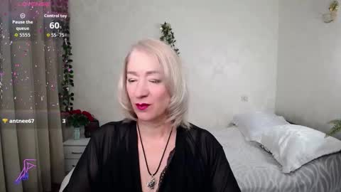 Snapshot of hunters_woman chatting on 11.24.25 Irena online show from 11.24.25