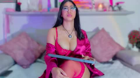 Hushaura online show from 12.15.25