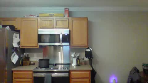 Snapshot of hydro9421 chatting on 10.31.25 hydro9421 online show from 10.31.25