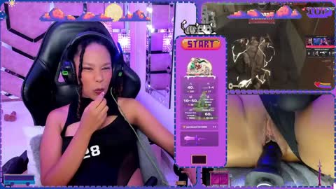 Snapshot of hyliebloom chatting on 12.28.24 Ashley online show from 12.28.24