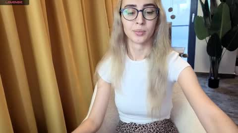 Emma Ava online show from 10.10.25