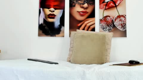 Snapshot of i_am_dolls chatting on 01.31.25 The Dolls online show from 01.31.25