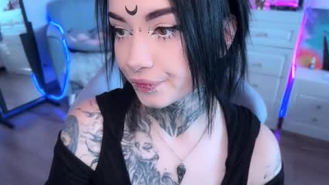 Snapshot of i_died_again chatting on 09.28.25 Asya online show from 09.28.25