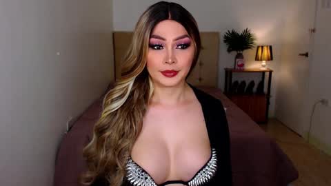 QUEEN SUSSIE BROWN online show from 12.18.25