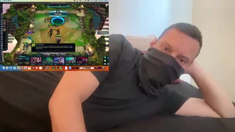 Snapshot of i_o_ro chatting on 12.01.24 i o ro online show from 12.01.24