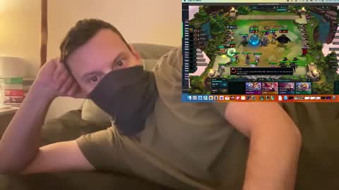 Snapshot of i_o_ro chatting on 12.04.24 i o ro online show from 12.04.24