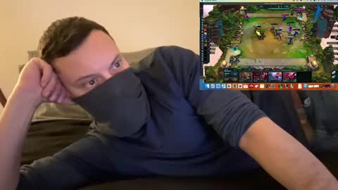 Snapshot of i_o_ro chatting on 12.09.24 i o ro online show from 12.09.24