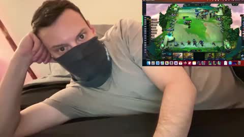 Snapshot of i_o_ro chatting on 12.10.24 i o ro online show from 12.10.24