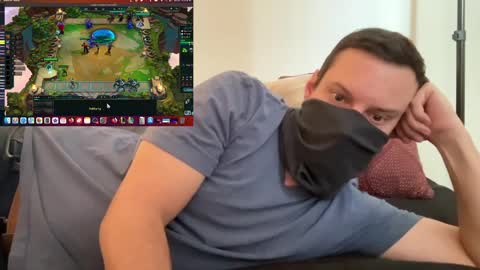 Snapshot of i_o_ro chatting on 12.19.24 i o ro online show from 12.19.24