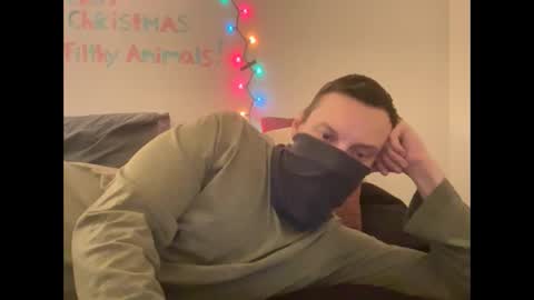 Snapshot of i_o_ro chatting on 12.27.24 i o ro online show from 12.27.24