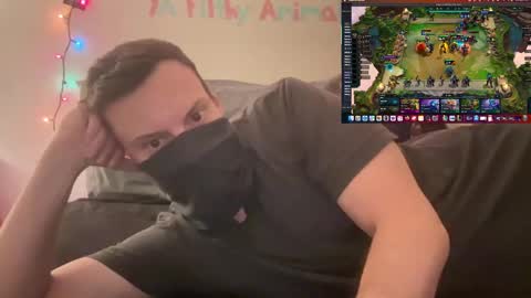 Snapshot of i_o_ro chatting on 12.30.24 i o ro online show from 12.30.24