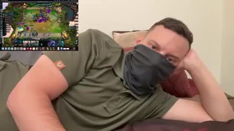 Snapshot of i_o_ro chatting on 10.23.25 i o ro online show from 10.23.25