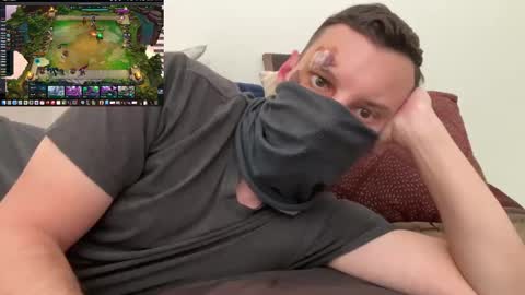 Snapshot of i_o_ro chatting on 10.28.25 i o ro online show from 10.28.25