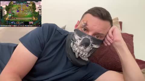 Snapshot of i_o_ro chatting on 10.31.25 i o ro online show from 10.31.25