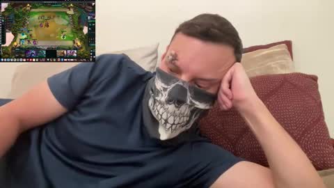 Snapshot of i_o_ro chatting on 11.01.25 i o ro online show from 11.01.25