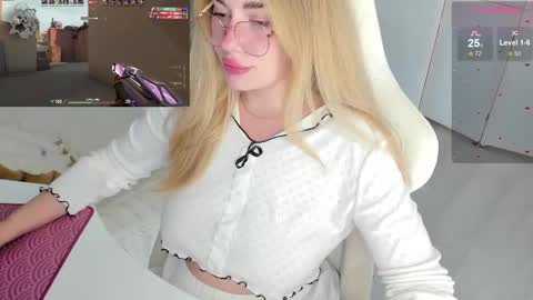 Snapshot of i_want_you_eva chatting on 10.10.25 HiI am  EvaPVT is open  online show from 10.10.25