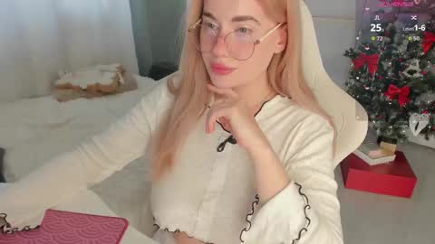 Snapshot of i_want_you_eva chatting on 12.23.25 HiI am EvaPVT is open online show from 12.23.25