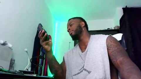 Mr H Independent model online show from 10.28.25