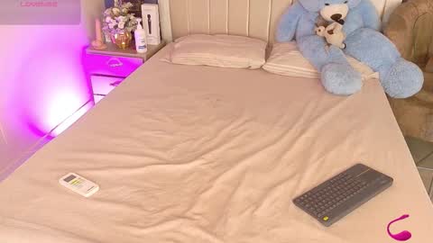 iam_nicolle online show from 11.20.25