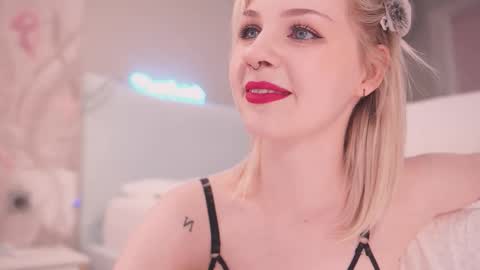 Snapshot of iamninamint chatting on 09.27.25 Nina  online show from 09.27.25