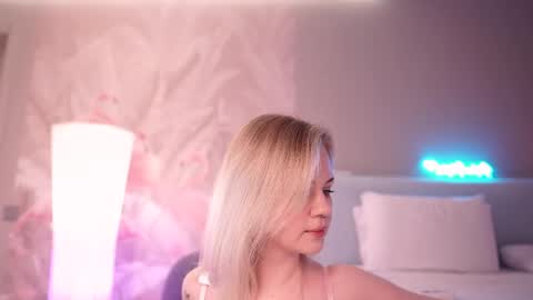 Nina  online show from 04.17.26