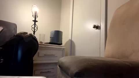 iamtheone403 online show from 10.12.25