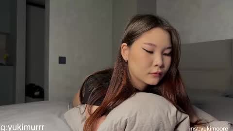 iamyuki_ online show from 04.15.26