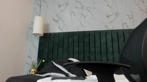 Ian Davis online show from 03.05.25