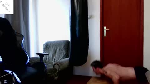 Snapshot of ianandersson27 chatting on 02.01.25 Ian Andersson online show from 02.01.25