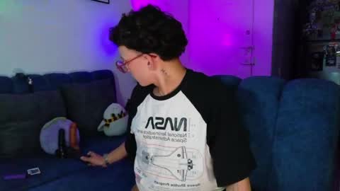 Snapshot of iangel_ chatting on 04.16.26 ian online show from 04.16.26