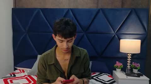 Snapshot of ianlark chatting on 02.16.26 Ian Lark online show from 02.16.26