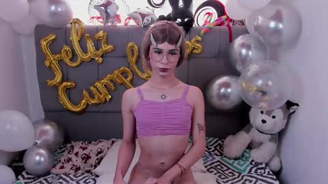 Snapshot of ibiza_cami chatting on 10.02.25 Camila online show from 10.02.25