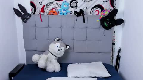 Snapshot of ibiza_cami chatting on 12.03.25 Camila online show from 12.03.25