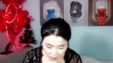 Snapshot of ichiben chatting on 12.28.24 ichiben online show from 12.28.24