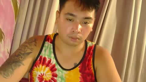 Snapshot of iconic_vince chatting on 10.25.25 iconic_vince online show from 10.25.25